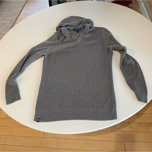 Mizzen + Main Small Slim Fit Grey / Silver Hoodie.